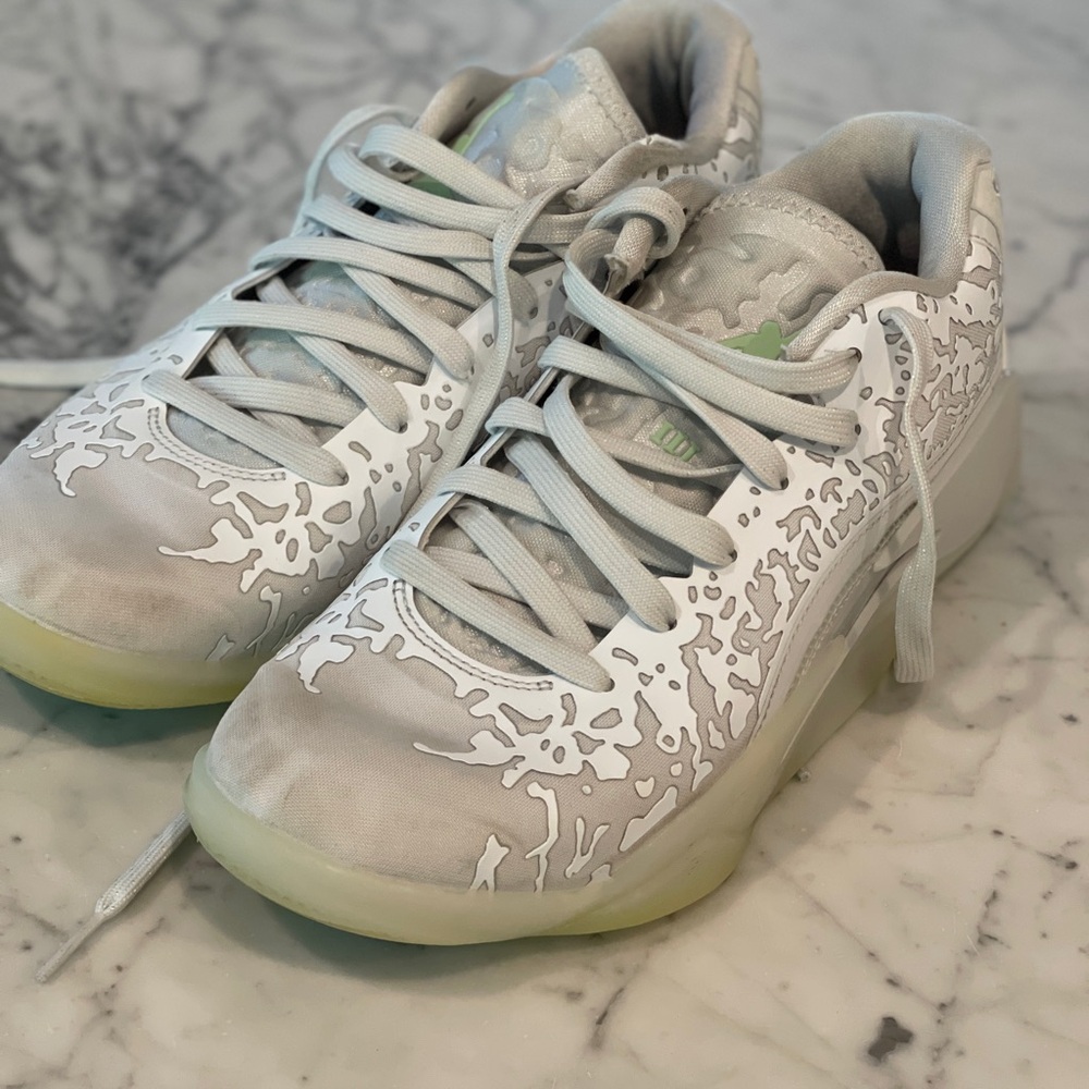 Nike Zion Boys Sneakers in Gray and White